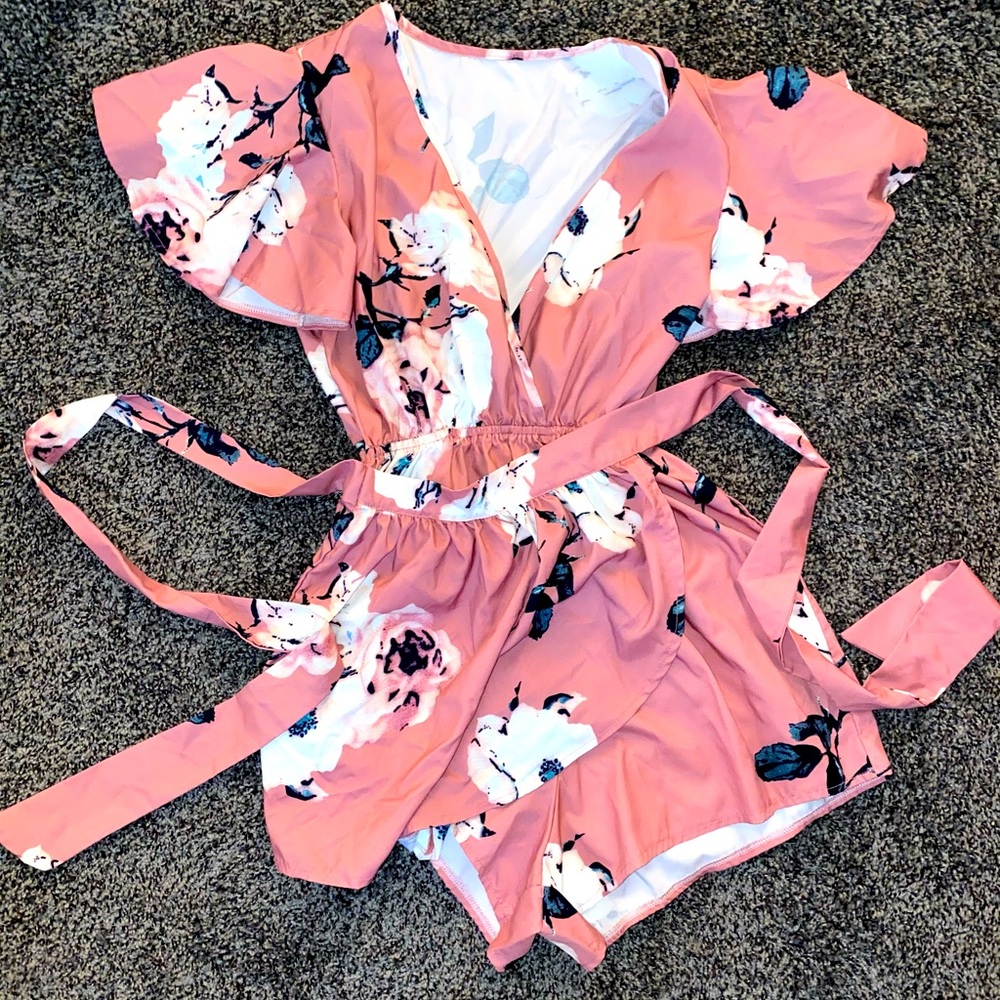 Adorable dress/romper💞